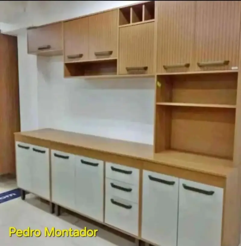 Armário de cozinha planejado, módulos superiores e inferiores